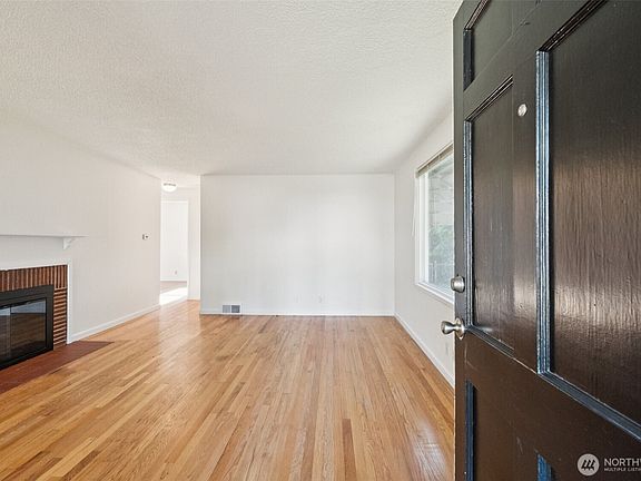 4th image of 14326 Meridian Avenue N