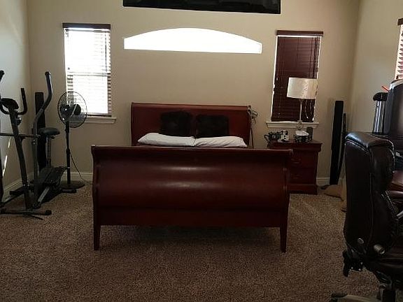 3rd image of 510 Stonehaven Dr