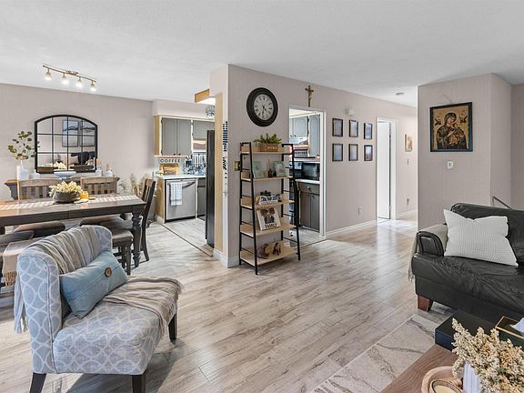 5th image of 2998 Mouat Dr #17