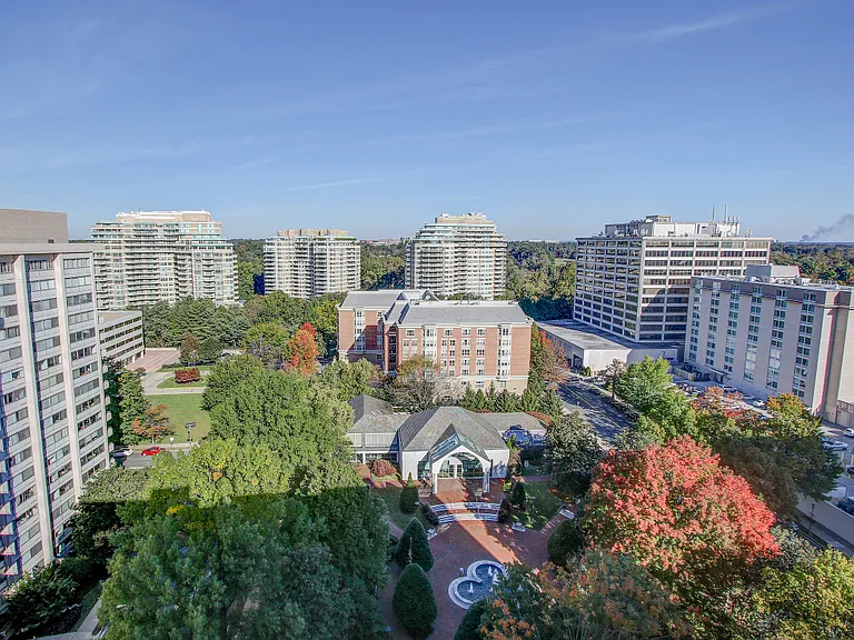 4450 S Park Ave — Photo 1