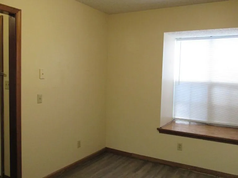 2025 Cambridge Cir — Photo 5