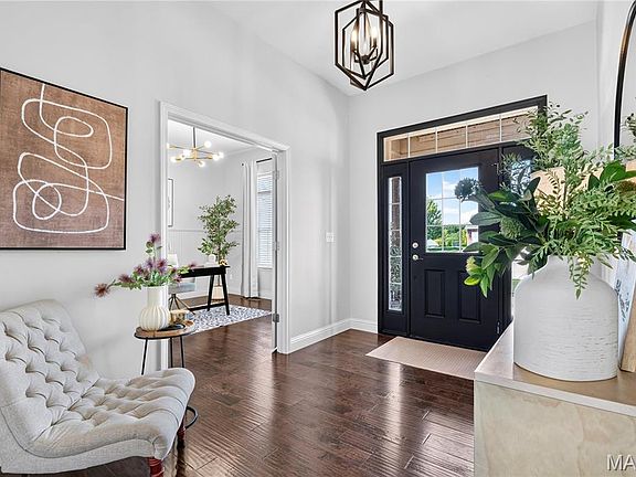 2nd image of 808 Autumn Rise Ln