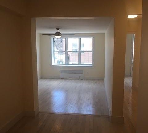 4th image of 1775 E 18th St APT 4O