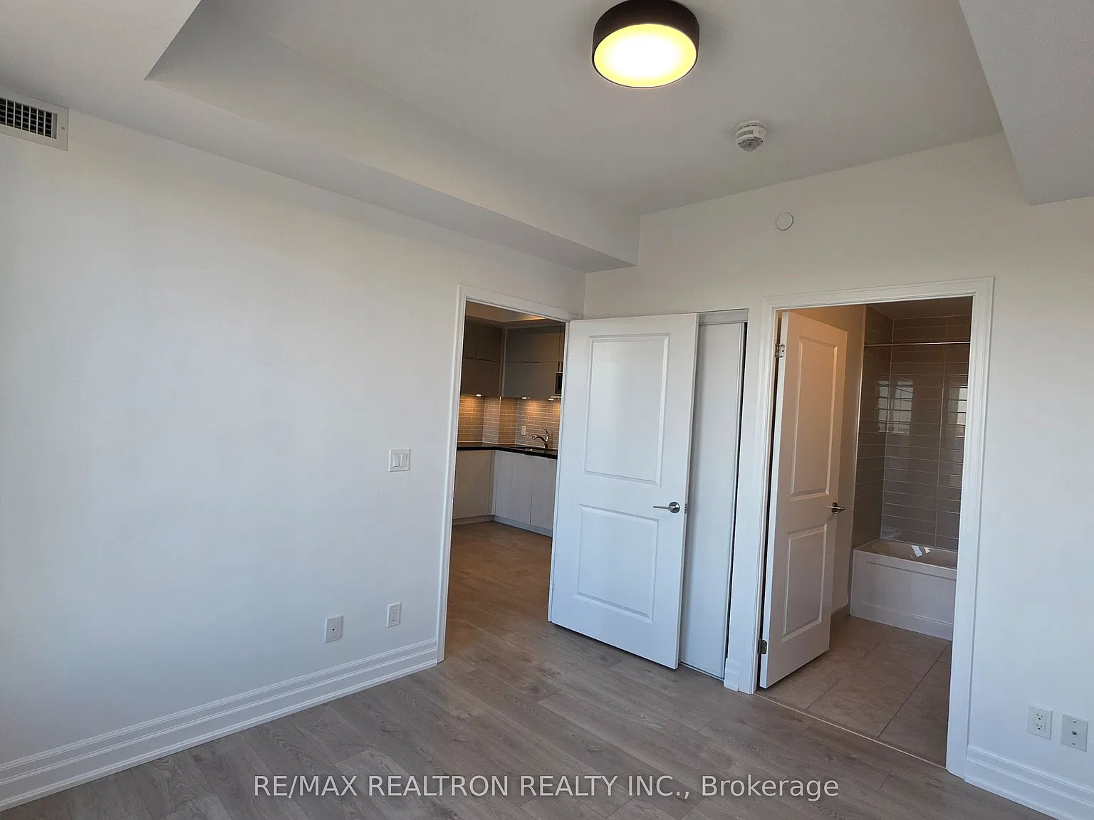 10 Rouge Valley Dr W — Photo 2