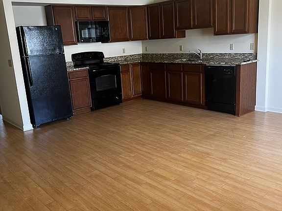 2nd image of 104 Willowtree Ln