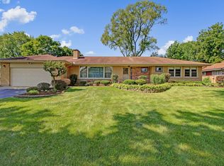 345 Mensching Rd, Roselle, IL 60172