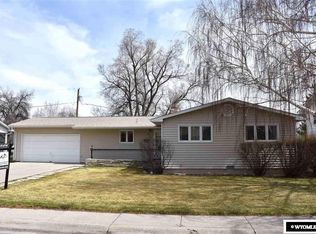 215 Valley Cir, Riverton, WY 82501