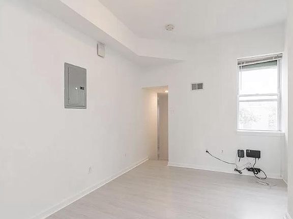 4th image of 2606 W Girard Ave
