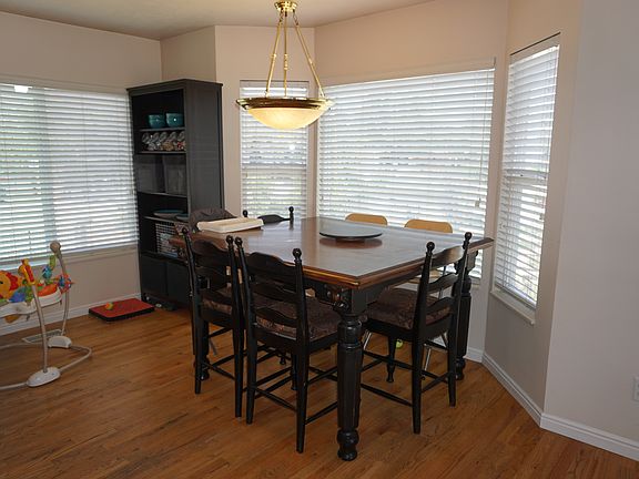 5th image of 925 N Turin Dr