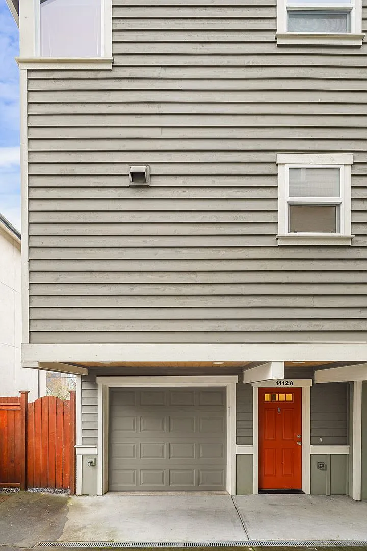 Fantastic Ballard 3 Bedroom 3 Bath Townhouse w/ Garage — Photo 4