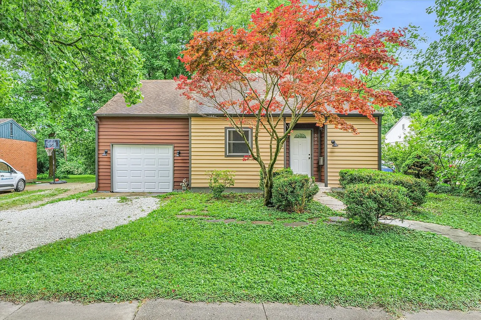 307 Hessel Blvd photo 1