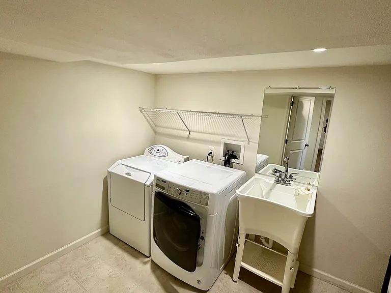5411 N Oak St — Photo 17
