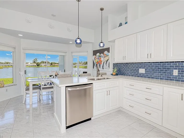 22589 Island Lakes Dr — Photo 14