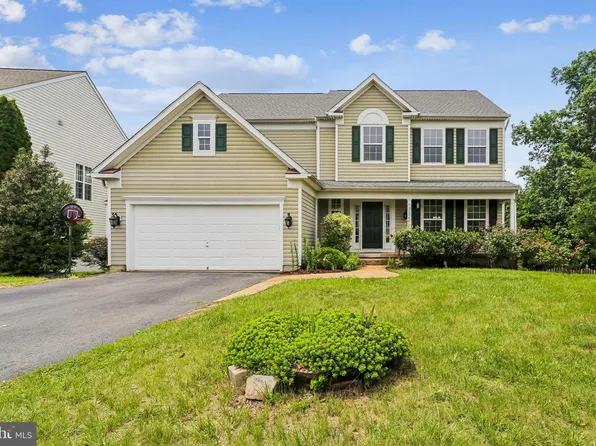 21745 Regents Park Cir, Sterling, VA 20166