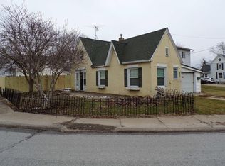 831 W Division St, Galva, IL 61434