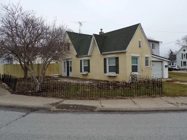 831 W Division St, Galva, IL 61434