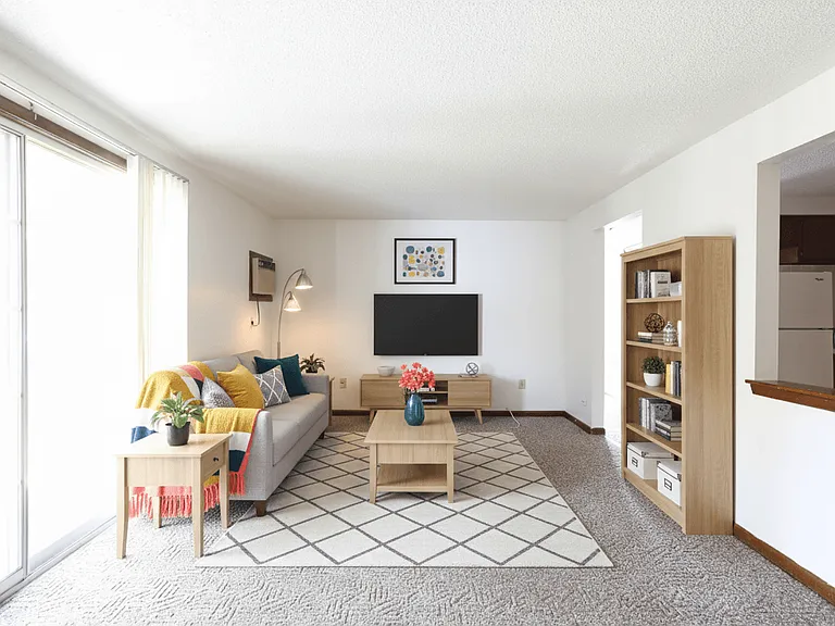 Lincoln Square Apartments — Photo 19
