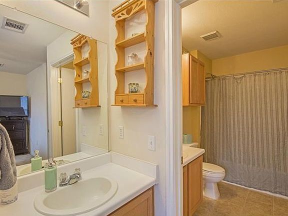 5th image of 8800 Dittmar Oaks Dr