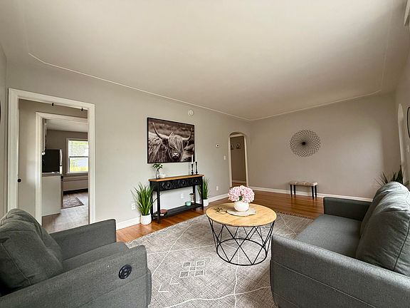 4th image of 1060 Ireland Ave