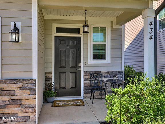 3rd image of 434 Longmeadow Drive