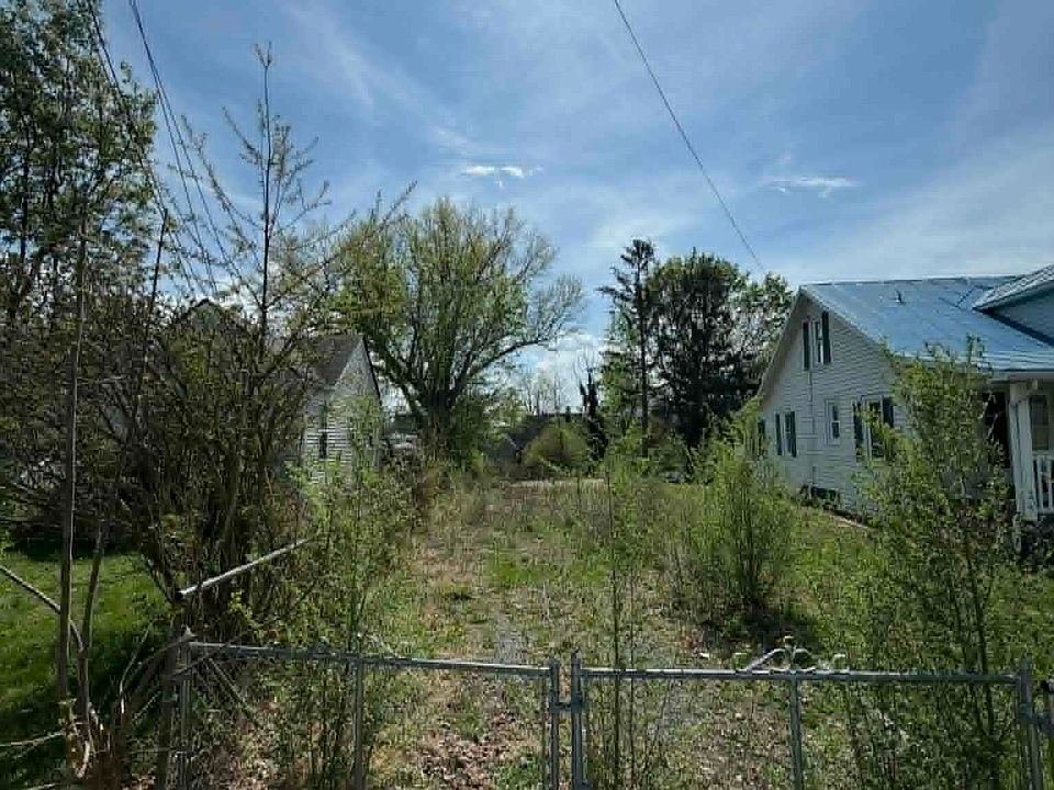 1st image of 671 E Rock St