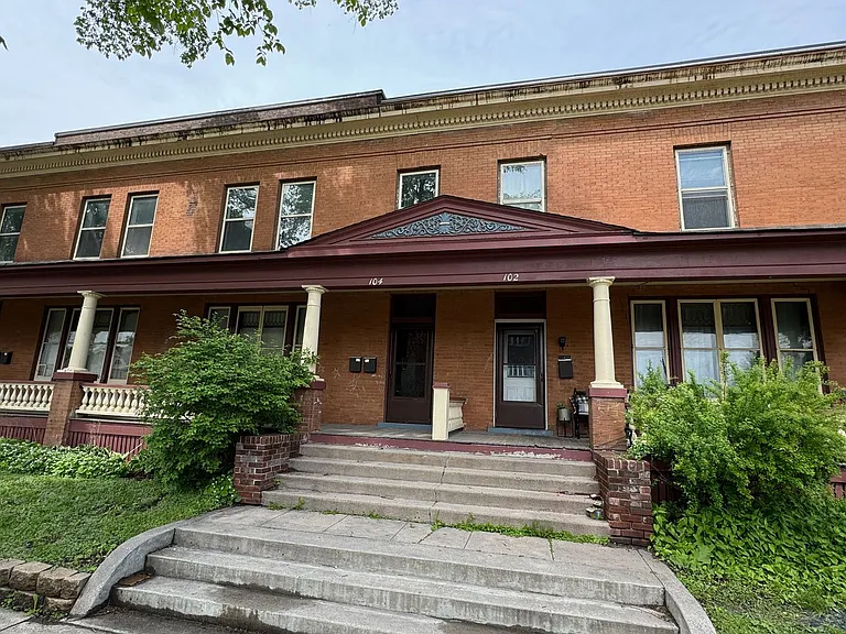 Dinnie Apts 102-108 4th Ave S — Photo 1
