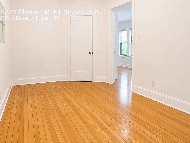 836 W Bradley Pl #2R — Photo 3