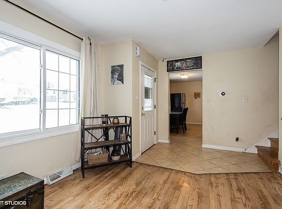 5th image of 1374 Leslie Ln