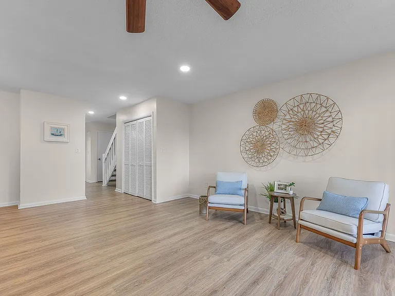 5036 Glenwood Way — Photo 13