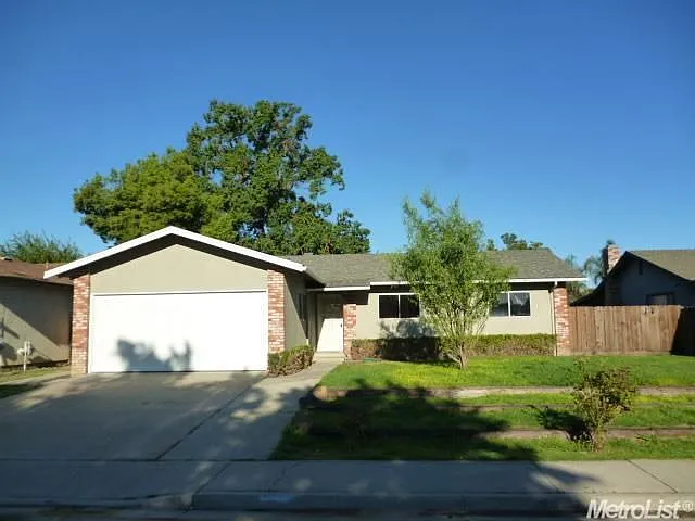 1639 Rose Ave photo 1