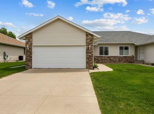 827 Dorchester Pl NE, Cedar Rapids, IA 52402