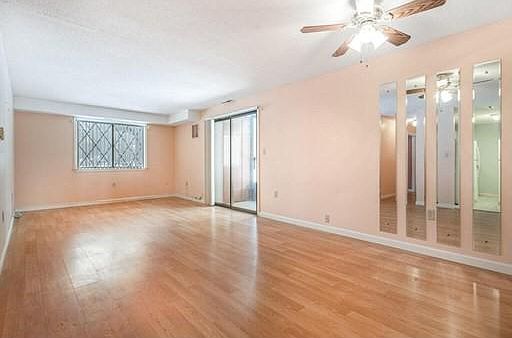 5th image of 5 Greenbriar Dr APT 202