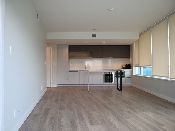 2nd image of 567 Emerson St #4006