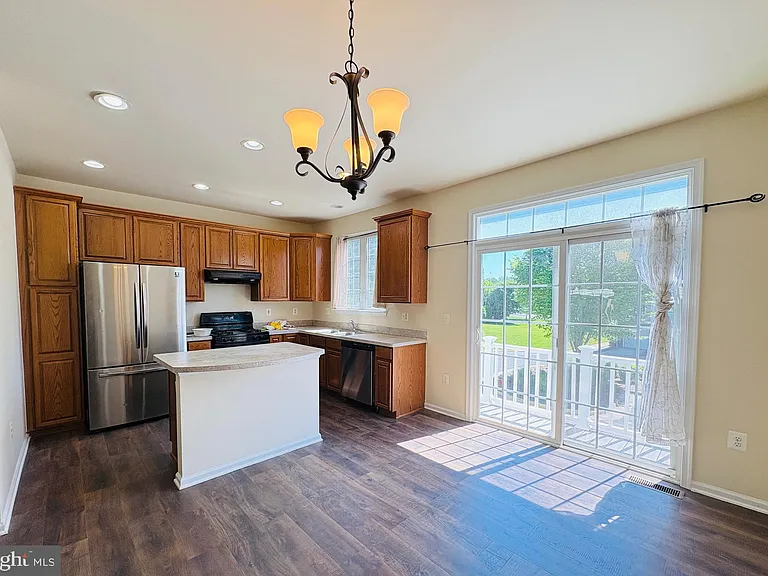 4651 Carisbrooke Ln — Photo 3