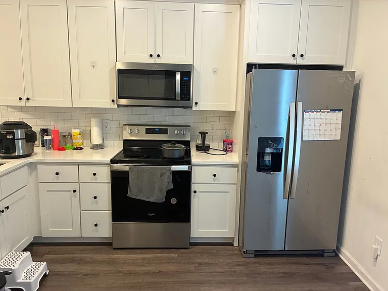 1420 Maplewood Dr #C — Photo 7