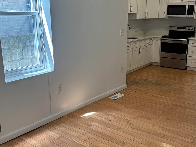 2242 Wharton St — Photo 15