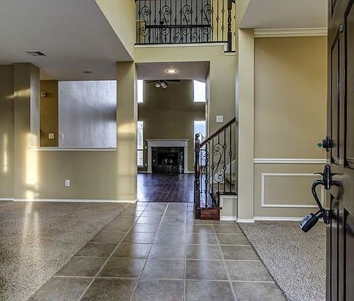 4th image of 2105 White Rock Ln