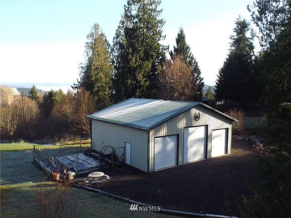 3rd image of 245 Tanglewood Dr