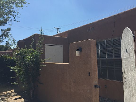 2nd image of 920 San Pedro Dr SE APT 1