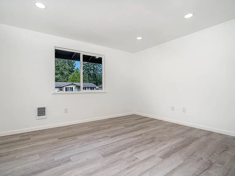 2854 SE Calaveras St — Photo 5