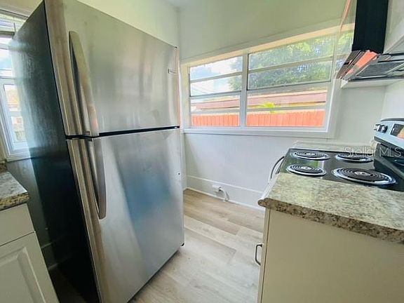 4th image of 601 8th St W