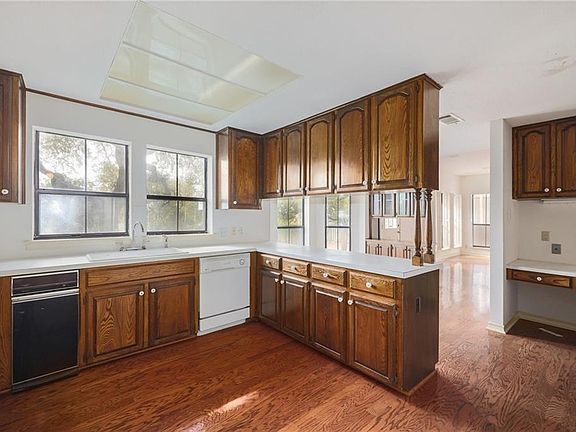 5th image of 3705 Bonnell Dr