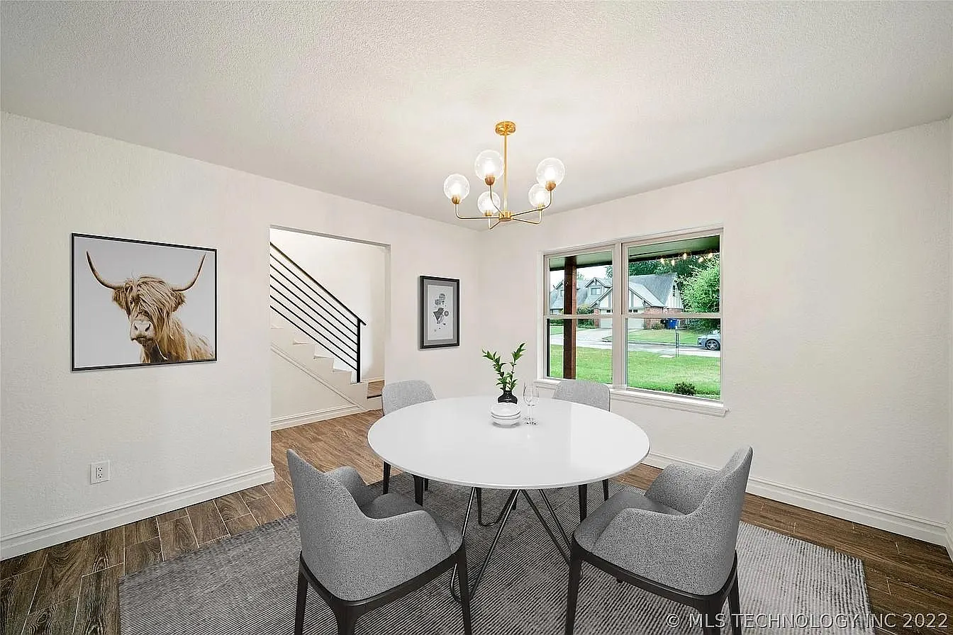 4 bed, 2.5 bath, 2400 sqft, $2,500 — Photo 4