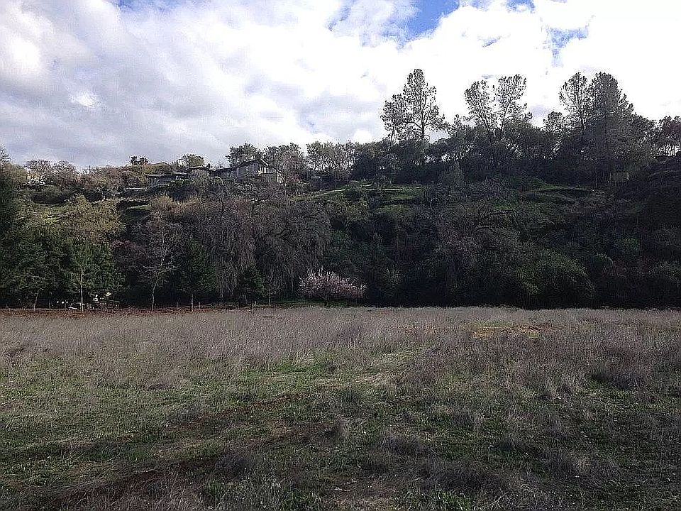 2nd image of 300 Spanish Garden Dr