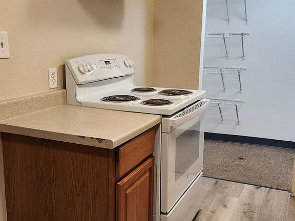 4th image of 416 Evans Ave #B