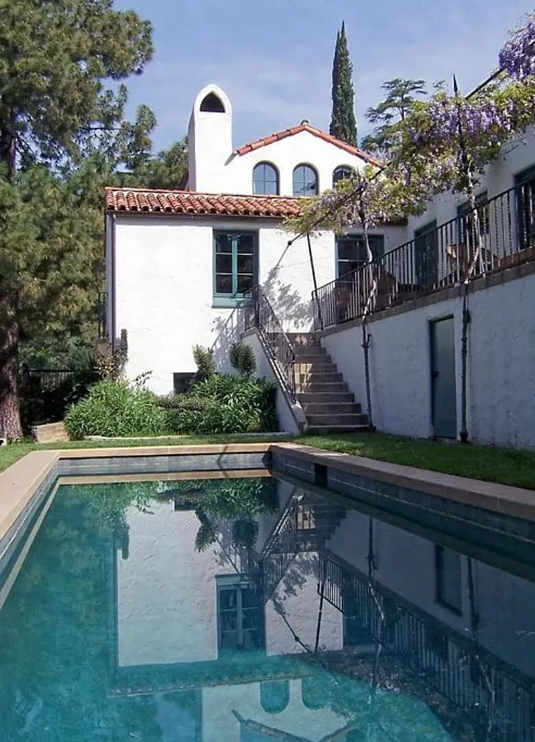 Remarkable Spanish Estate with Flexible Bedrooms and Studios — Photo 3