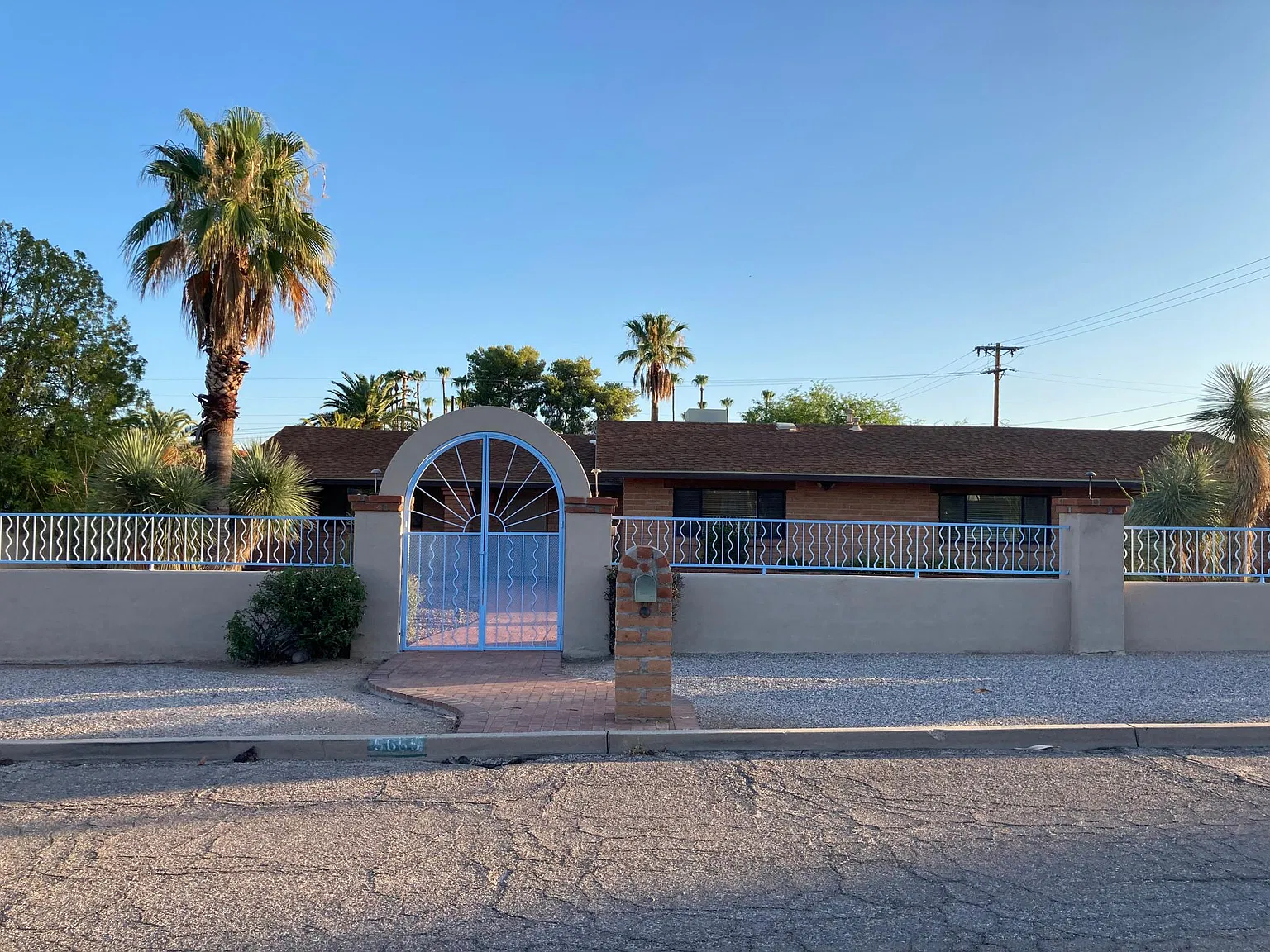 4 bed, 2.5 bath, 2500 sqft, $3,000 — Photo 3
