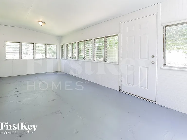 913 S Hugh St — Photo 8