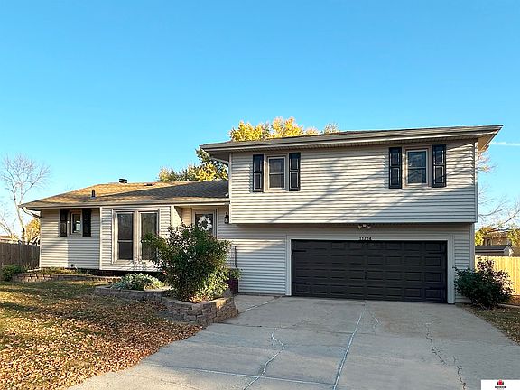 2nd image of 11724 Saratoga Cir