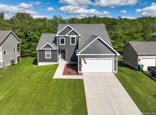 5212 Autumn Kirsten Dr, Fowlerville, MI 48836